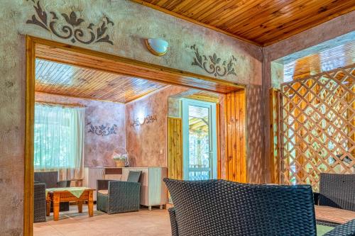 Koplietošanas atpūtas telpa ar TV, Крушун - Единствена на метри от водопадите, Krushun - The only stay just meters from the waterfalls in Krušuna