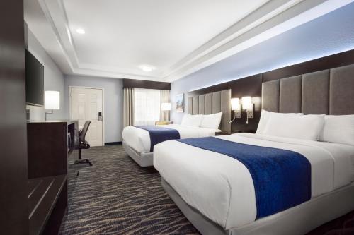 Days Inn & Suites by Wyndham Houston Hobby Airport - image 6