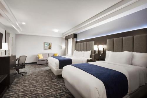Days Inn & Suites by Wyndham Houston Hobby Airport - image 3