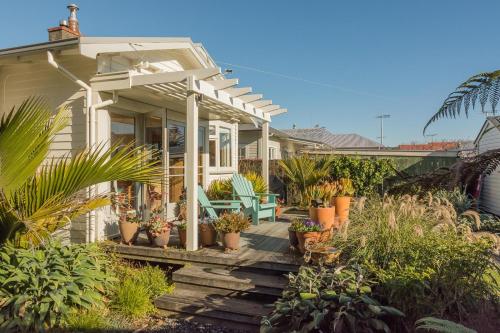 Elliott Street Gem, Nelson
