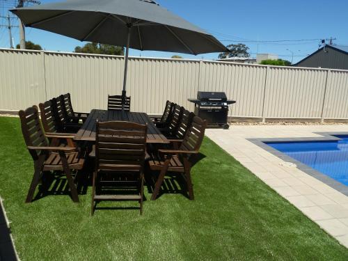 設施, 普魯格曼斯汽車旅館 (Ploughmans Motor Inn) in 霍舍姆