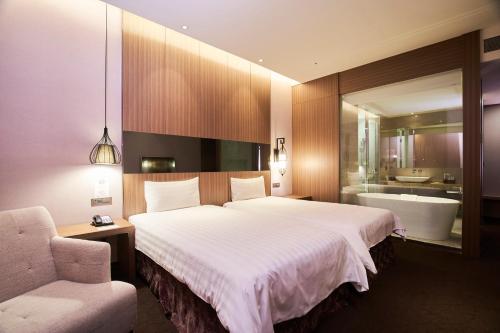 253731534 Hotel Intrendy