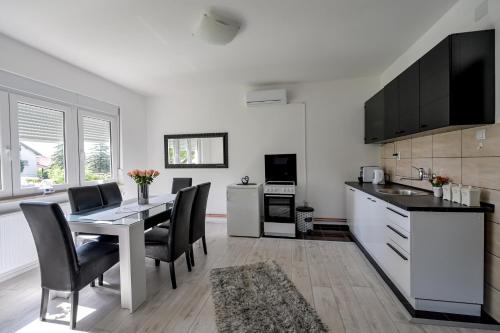 廚房, Apartman DORA in 阿蘭傑洛華茨