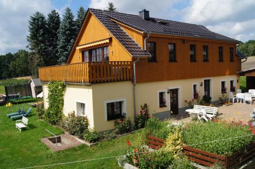 B&B Oppach - Ferienwohnungen Schulze Oppach Oberlausitz - 5 Sterne - Bed and Breakfast Oppach