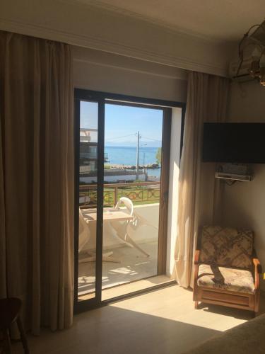 전망, Chris Studios & Apartments in 레차이오