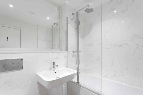 Modern and Stylist 1Bed Flat In New Building