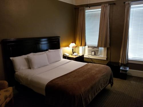 1 queen bed