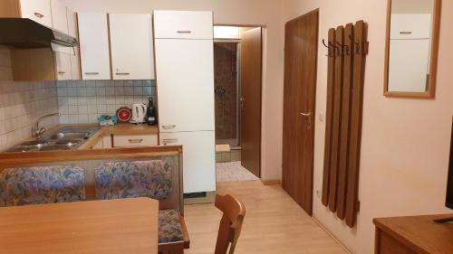 Kitchen, Seegasthof zur Landeroith in Weyregg Am Attersee