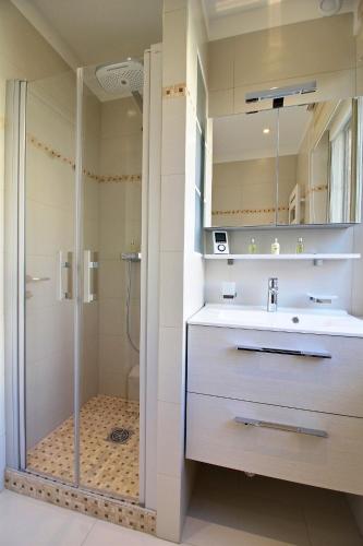 Assia & Nathalie - Luxury B&B MARAIS - image 4