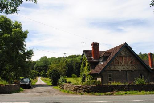 Penbedw Estate -Rural retreats,tennis