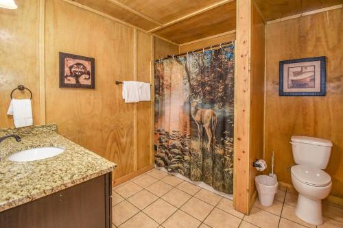 SmokyStays 10 Bedroom Cabin - image 3