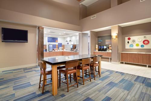 Holiday Inn Express Ontario by IHG in Creekside, USA
