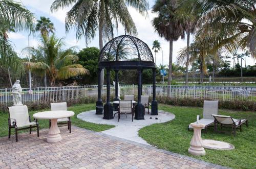 Miami Gardens Inn and Suites - 정원