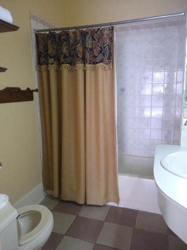 Queen Room image 1