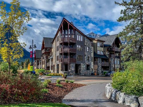 Rundle Cliffs Lodge by Spring Creek Vacations - Apartment - Canmore