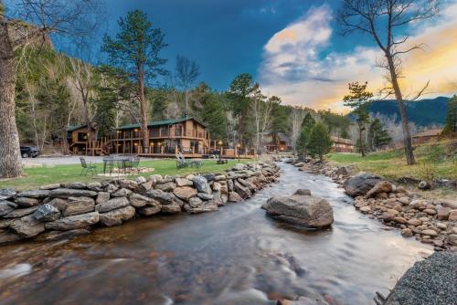 B&B Estes Park - 4 Seasons Inn on Fall River - Bed and Breakfast Estes Park