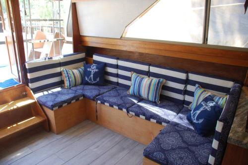 Bar, RR Yacht Club-Private beach, Hot tub, Outdoor fun in Novato (CA)