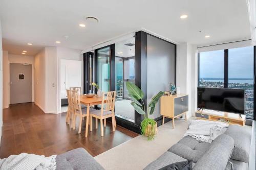Amazing Harbour, Skytower and Rangitoto Views, Auckland