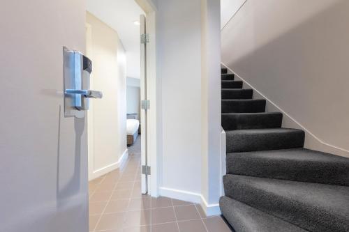 Two-Bedroom Apartment with Balcony image 5