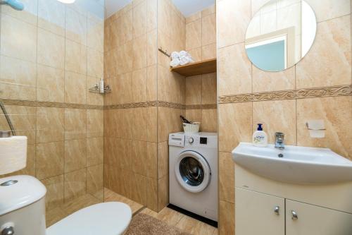 Apartment with Balcony image 9