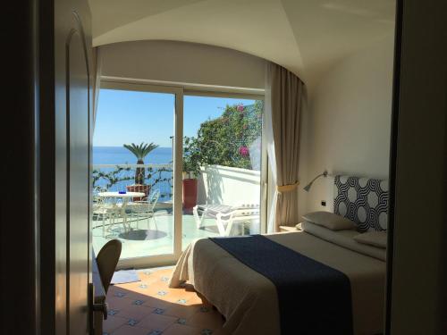 Junior Suite with Sea View (2 Adults)