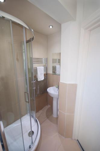 Palmerston Suites - image 4