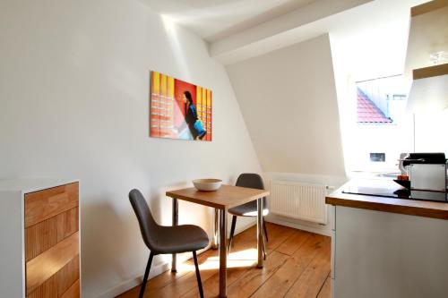 Studio Apartment image 9