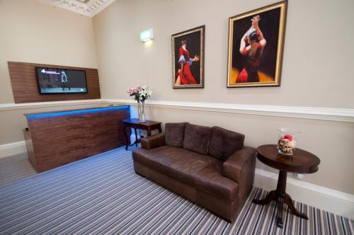 Palmerston Suites - image 12