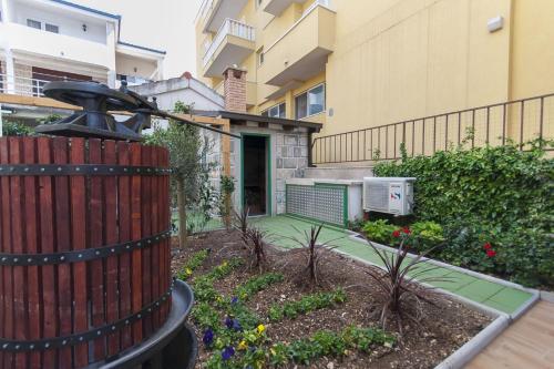 Luxury Seafront Villa Morska Villa with pool, jacuzzi and sauna at the beach in center of Baska Voda