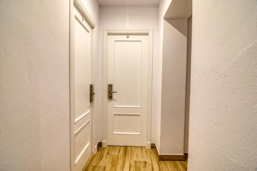 Empfangshalle, Hostal La Isla in Menorca