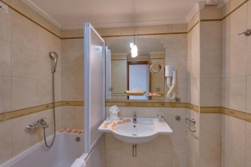 Mediteran Hotel & Resort - image 11