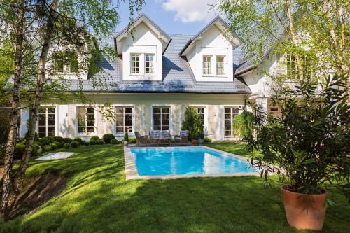 Swimmingpool, Dwor Zlotopolska Dolina Mansion House in Trebki Nowe