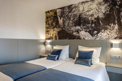Hotel Serra d`Aire The 3-star Hotel Serra d`Aire offers comfort and convenience whether youre on business or holiday in Fatima. Both business travelers and tourists can enjoy the propertys facilities and services. Ser