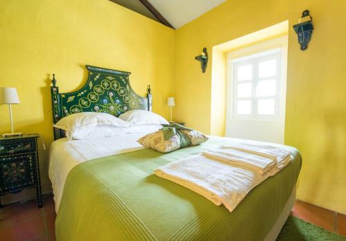 1 double bed, 1 twin bed