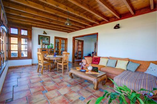 CASA ACEQUIA