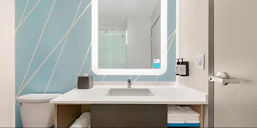 avid hotels - Bentonville - Rogers, an IHG Hotel in Bentonville, USA