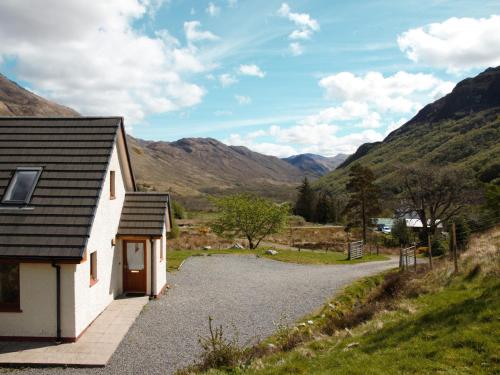 Rocky Mountain View Cottage - image 4