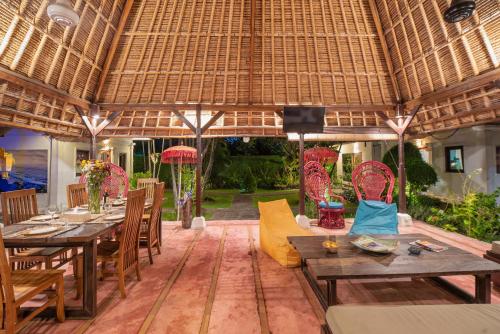Luxury Villa La plancha BEACH 200m, Heart of Seminyak