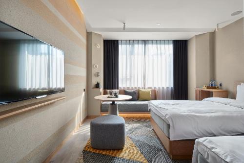 Twin Room image 2