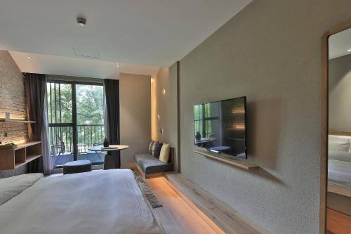 253857327 EBO Hotel Hangzhou Wulin - 5 mins drive to the West Lake
