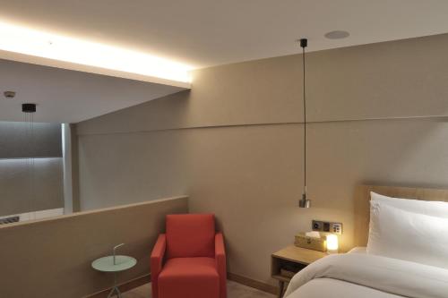 253858092 EBO Hotel Hangzhou Wulin - 5 mins drive to the West Lake