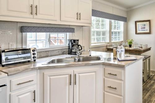 Cottage on 100 Acres Near Camps and Hiking! - image 6
