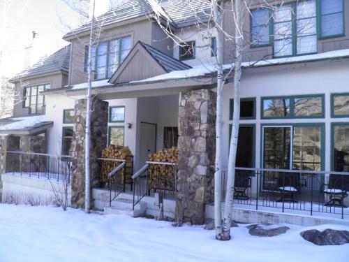 Highlands Townhome by Vail Realty detail
