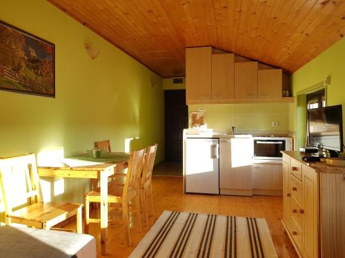 ห้องครัว, Apartments Hill House Zlatibor in รูดิเน
