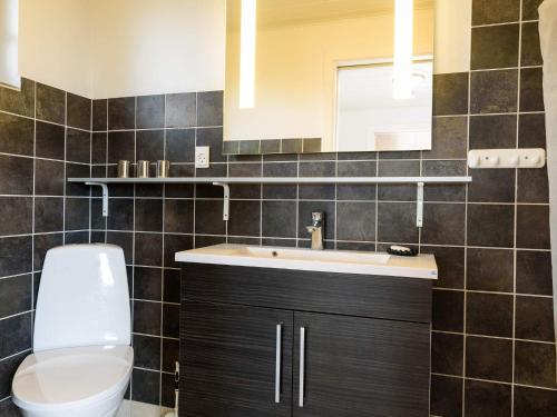 2 person holiday home on a holiday park in Esbjerg V - image 8