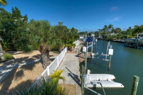 A Shore Thing Waterfront Home - image 3