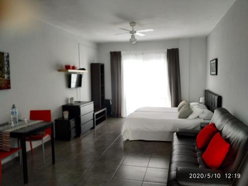 Apartamentos El PATIO in 洛斯利亞諾斯