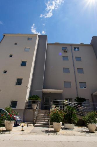 Peace 2 Apartments - image 9