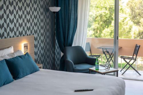 1 king bed, 2 twin beds