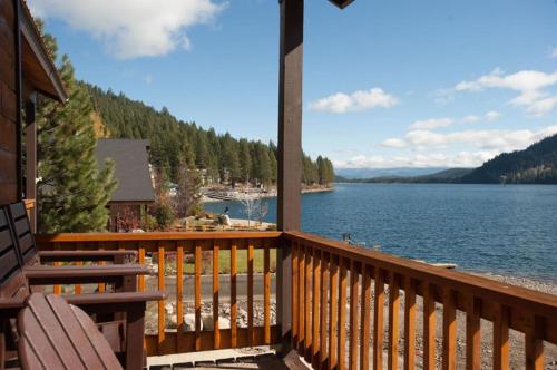 Donner Vista at Donner Lake Village Resort by Tahoe Mountain - Truckee